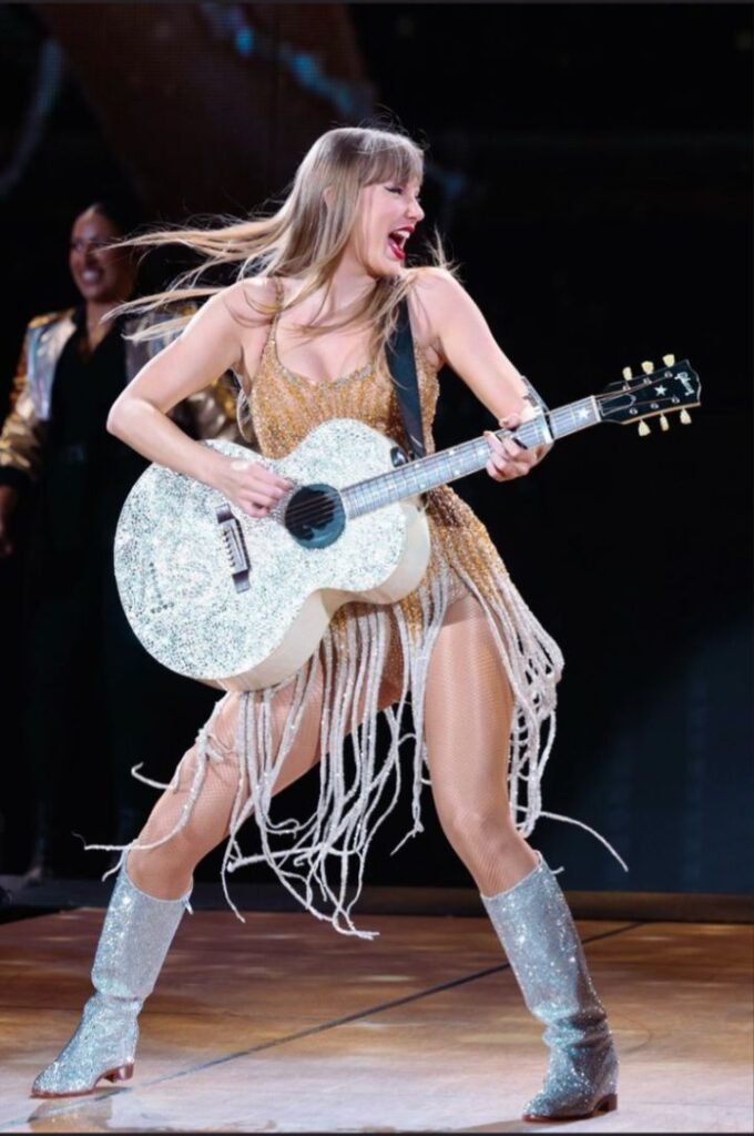  Taylor Swift's fashion style like during her concerts
